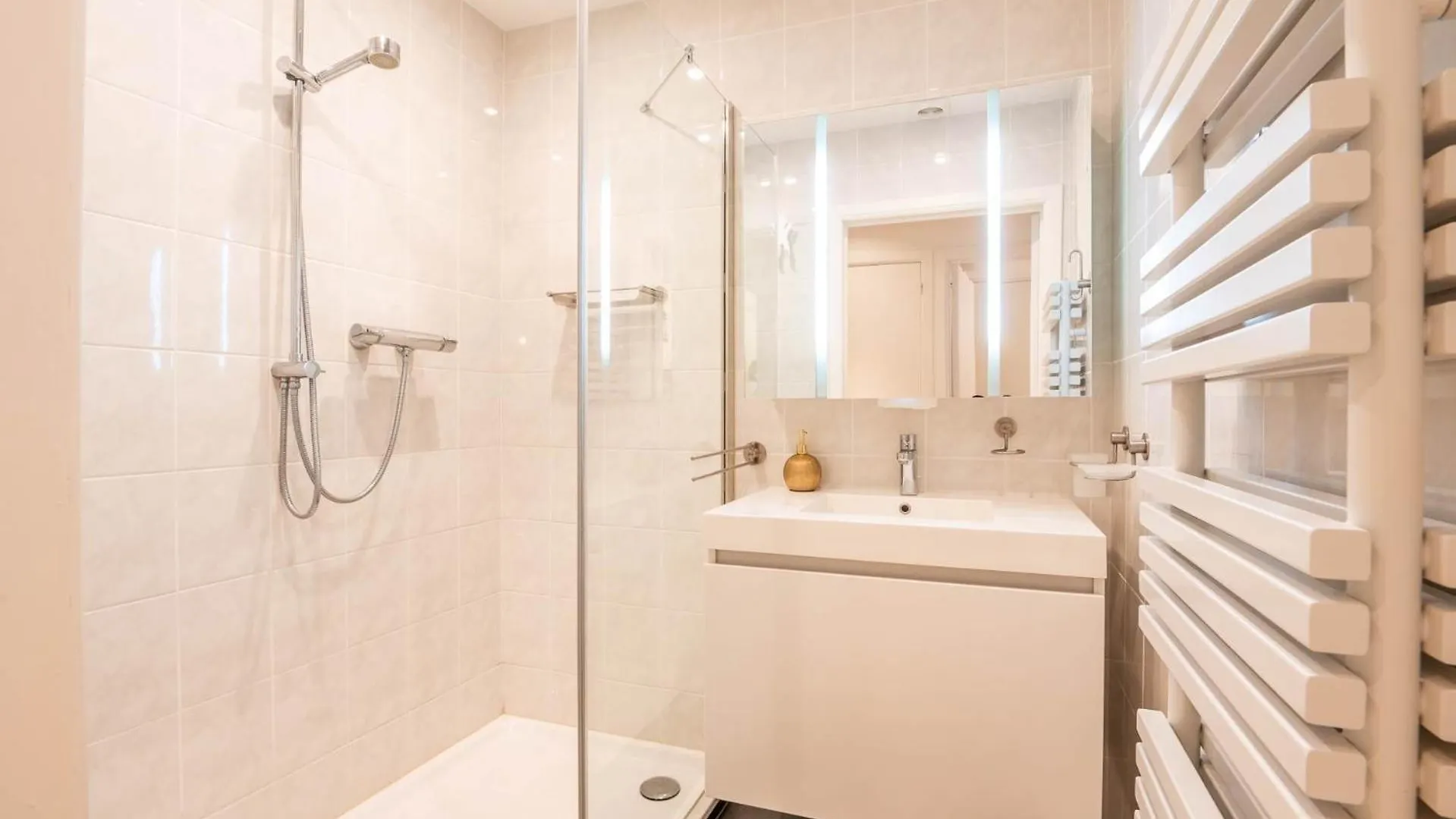 Centrally Located Apartment Close To The Beach Ostende